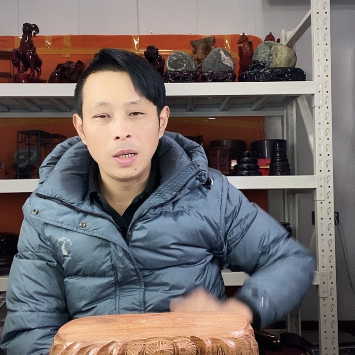 十字绣红木奇石底座马拉丝工艺品