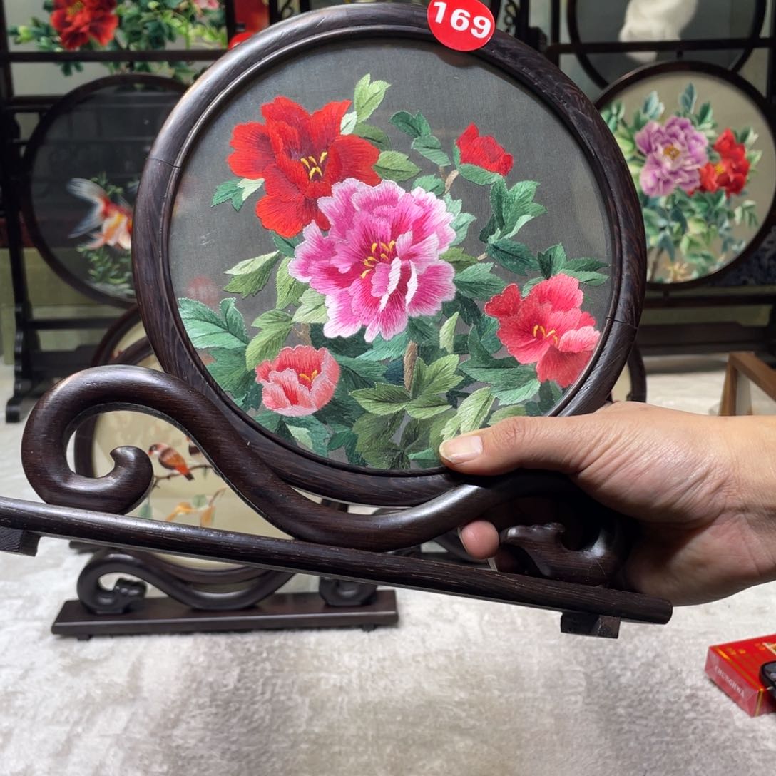 刺绣非遗传承摆件