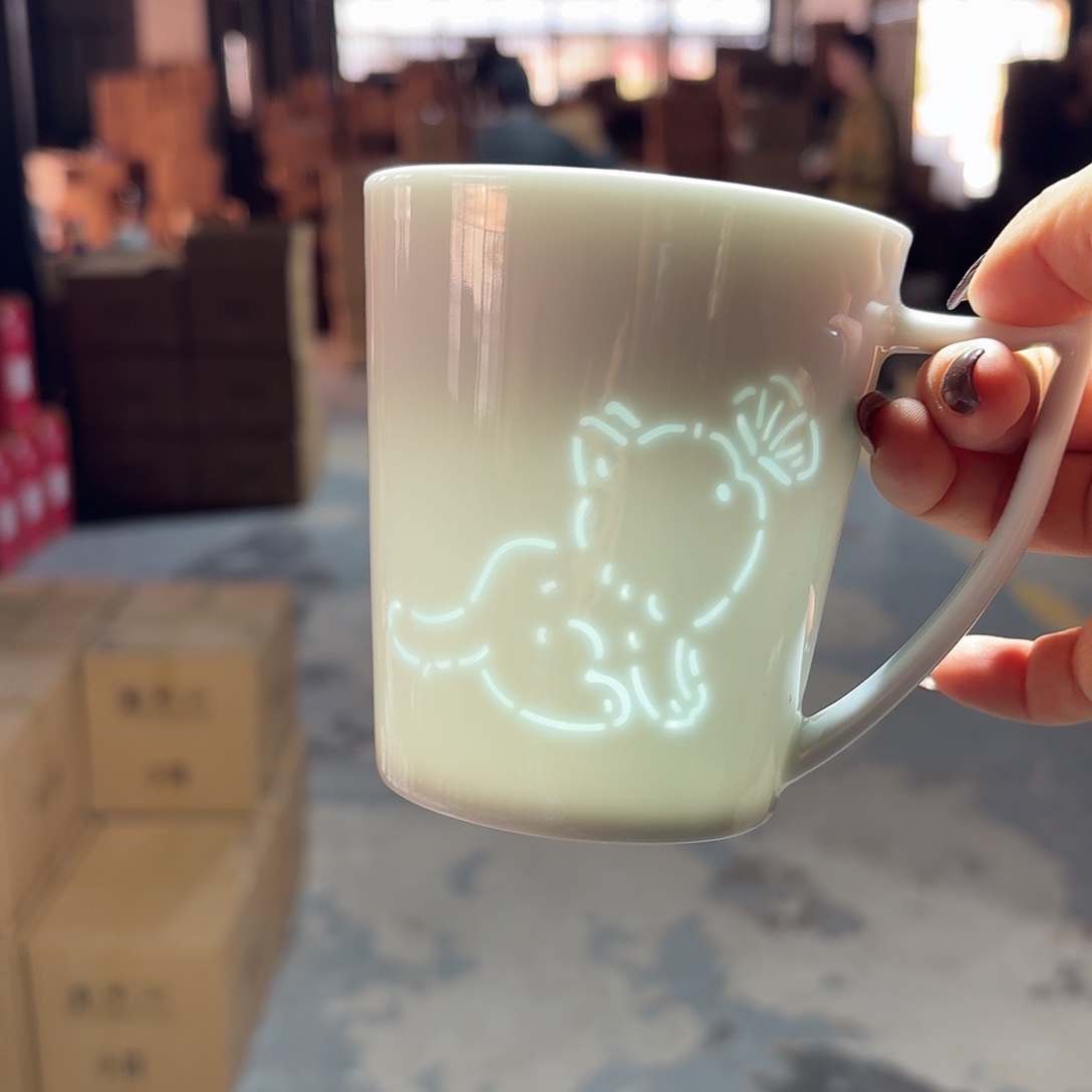 白瓷景德镇蝴蝶猫一个