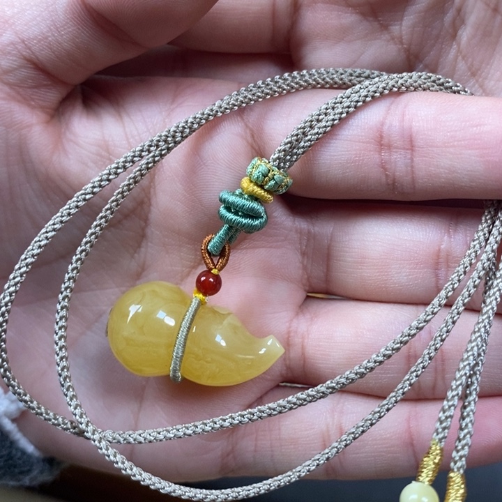 琥珀裸石未镶嵌葫芦