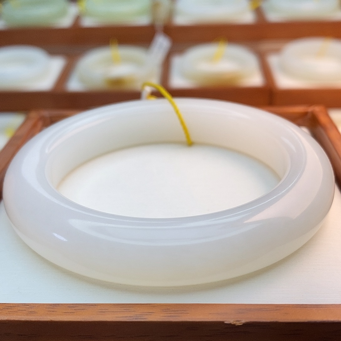 葉***子和田玉（白玉）未镶嵌手链