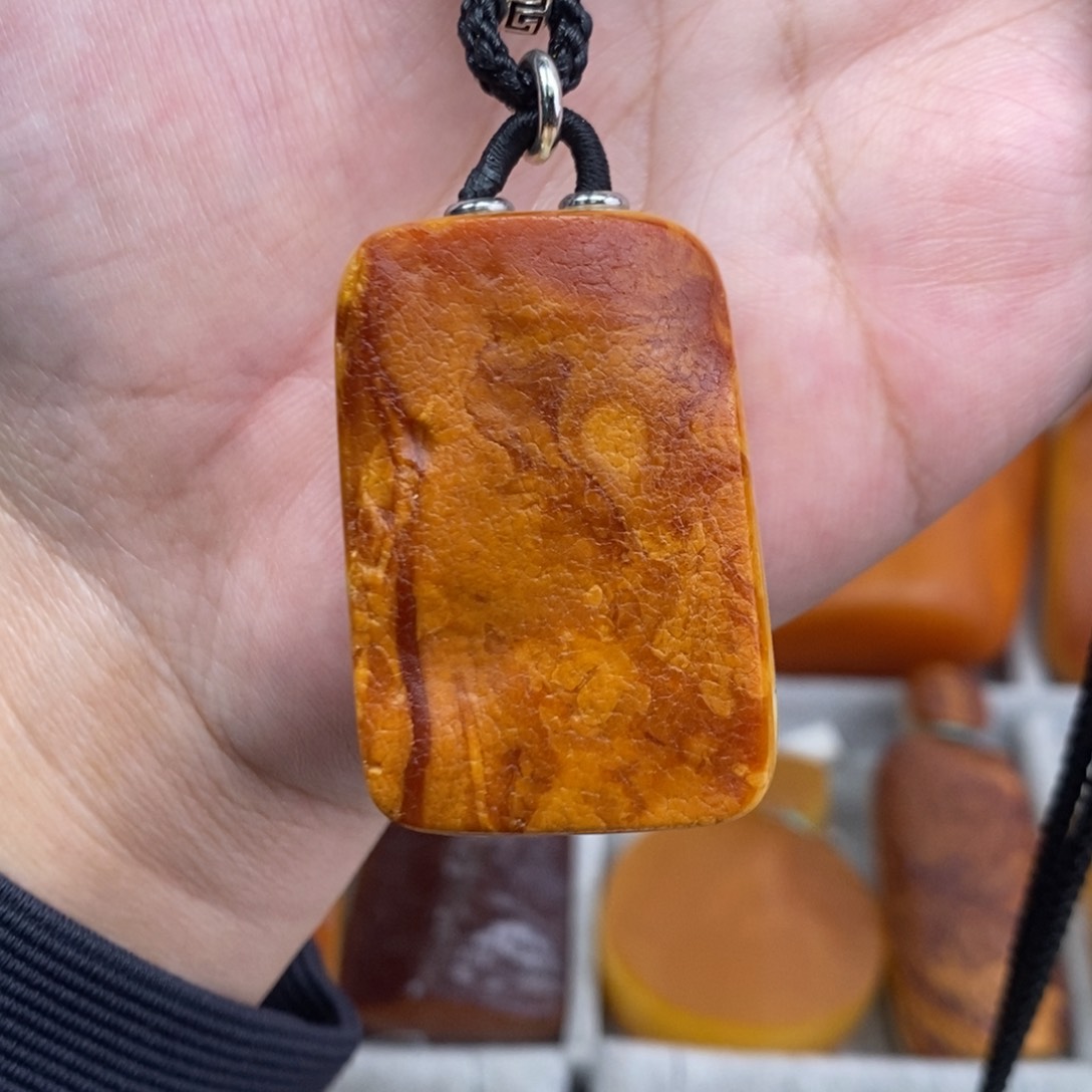 琥珀吊坠(赠链)未镶嵌