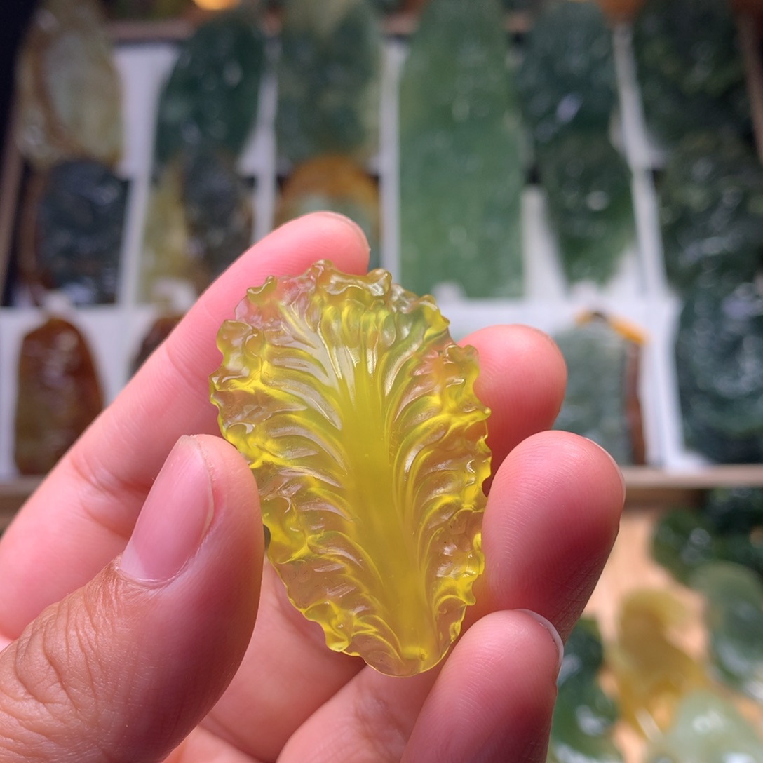 未镶嵌蛇纹石玉挂件生菜