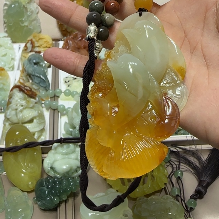 蛇纹石玉吊坠未镶嵌淡**生