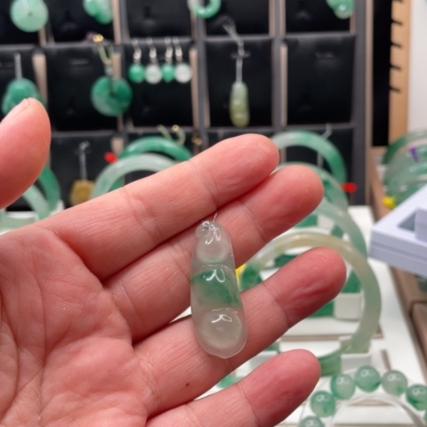 石英质玉未镶嵌手镯大*