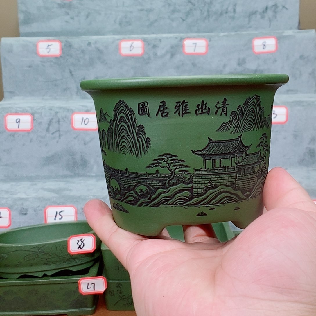 紫砂花盆我在看书