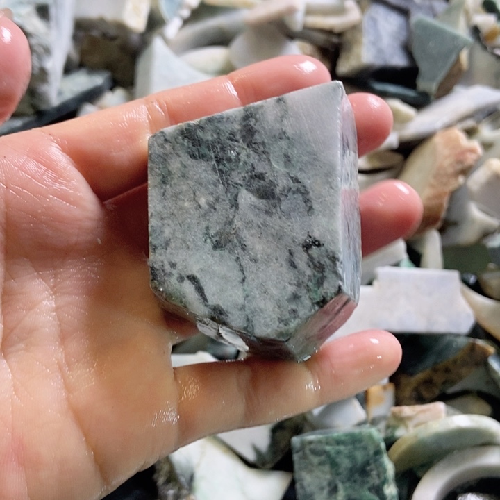 翡翠颈饰未镶嵌天然翡翠