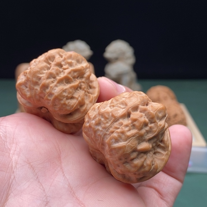 文玩核桃把件37尺全品红皮蛤蟆头