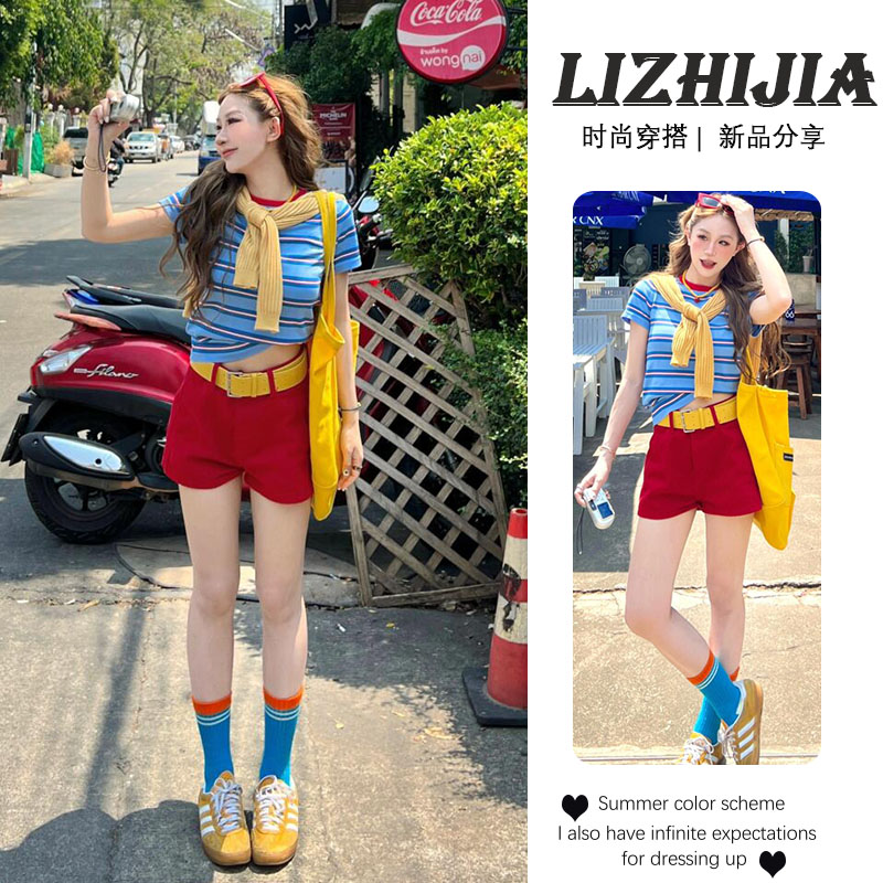 夏季2025年新款一整套多巴胺穿搭辣妹风百搭上衣披肩短裤三件套装