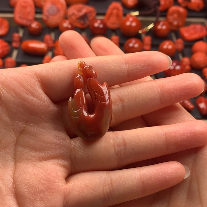 未镶嵌俏色巧雕悟道21×39南红玛瑙