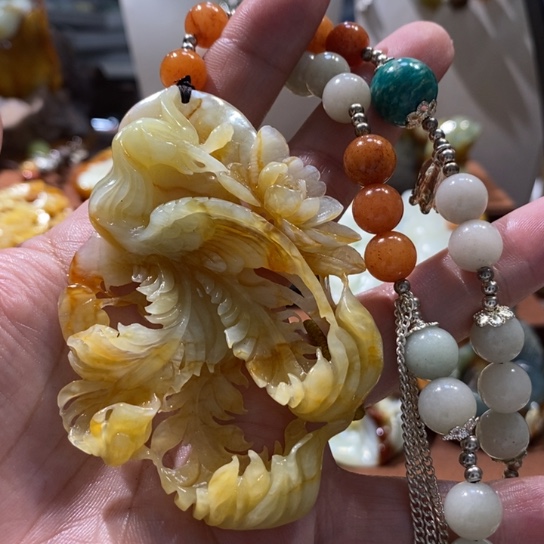 蛇纹石玉未镶嵌颈饰