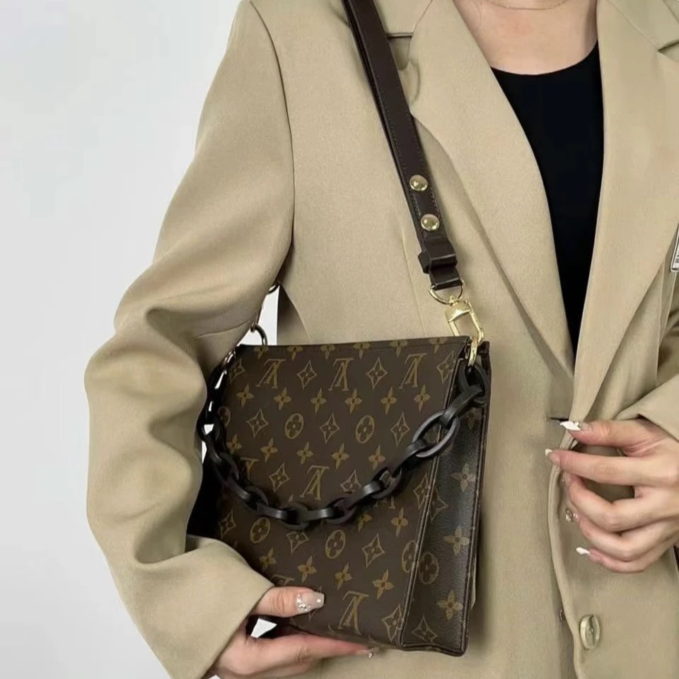 95新 LouisVuitton/路易威登 lv老花26洗漱8869