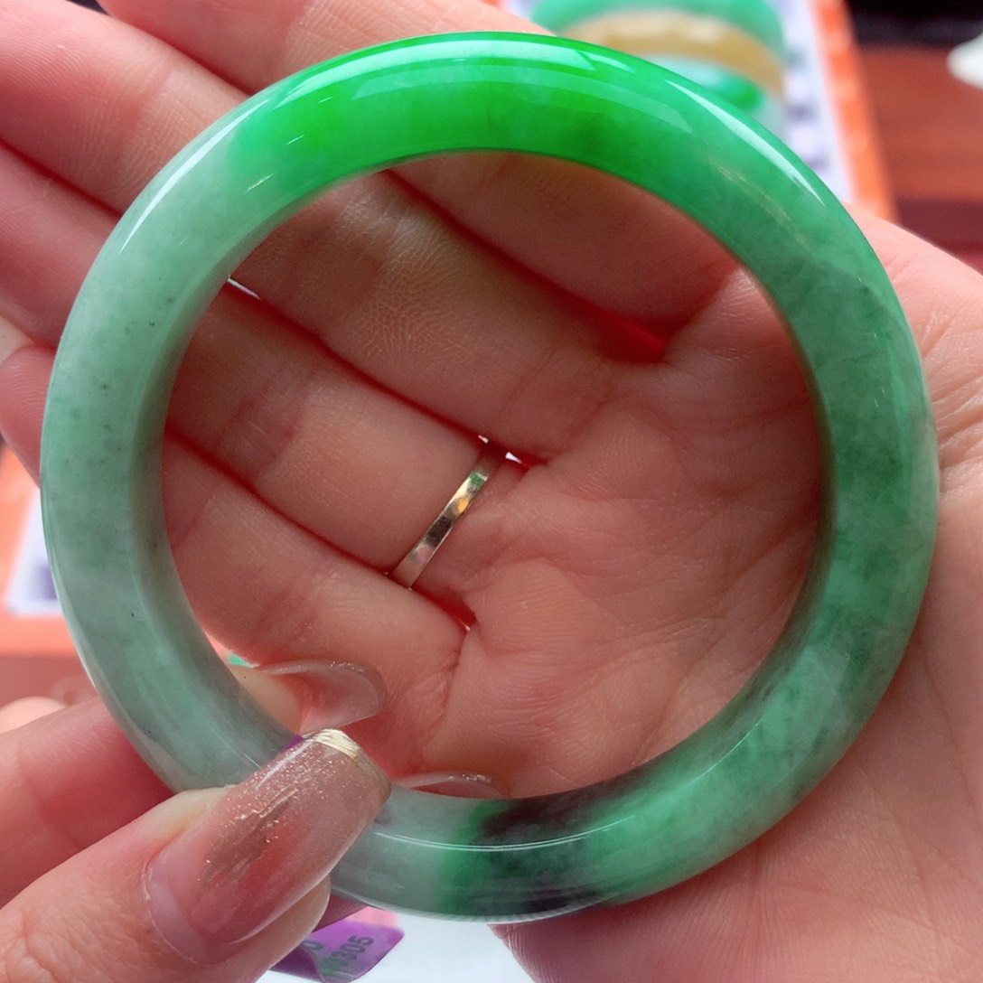 翡翠未镶嵌手镯翡翠