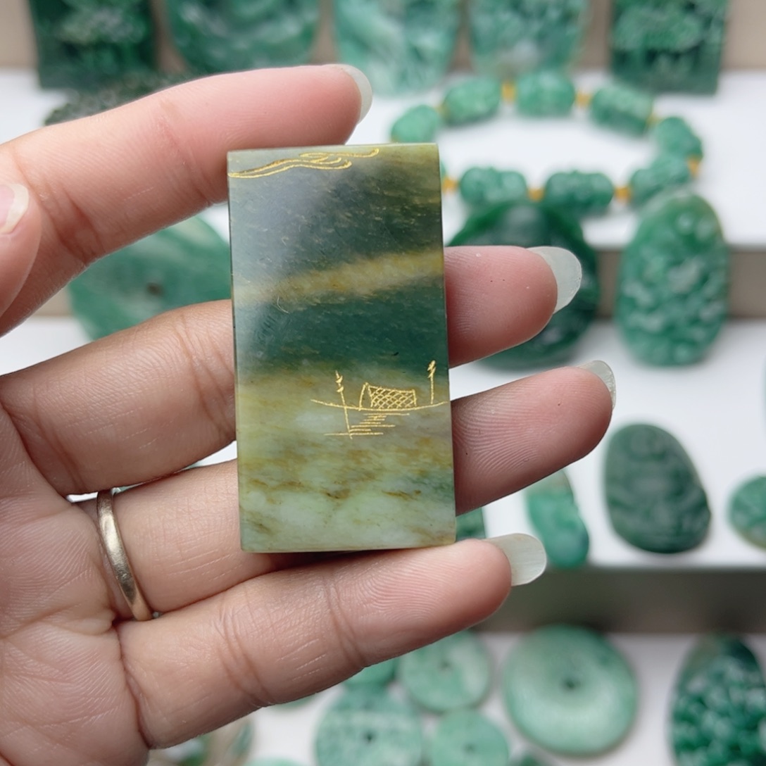 独山玉未镶嵌挂件