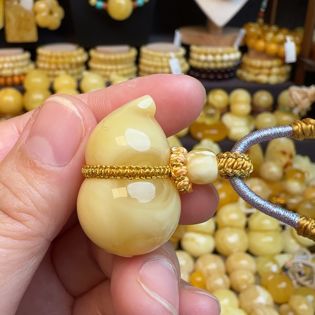 琥珀未镶嵌套链天然俄料浓蜡妖花蜜蜡葫芦吊坠