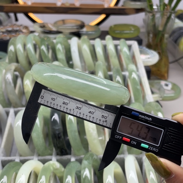 蛇纹石玉未镶嵌手镯149