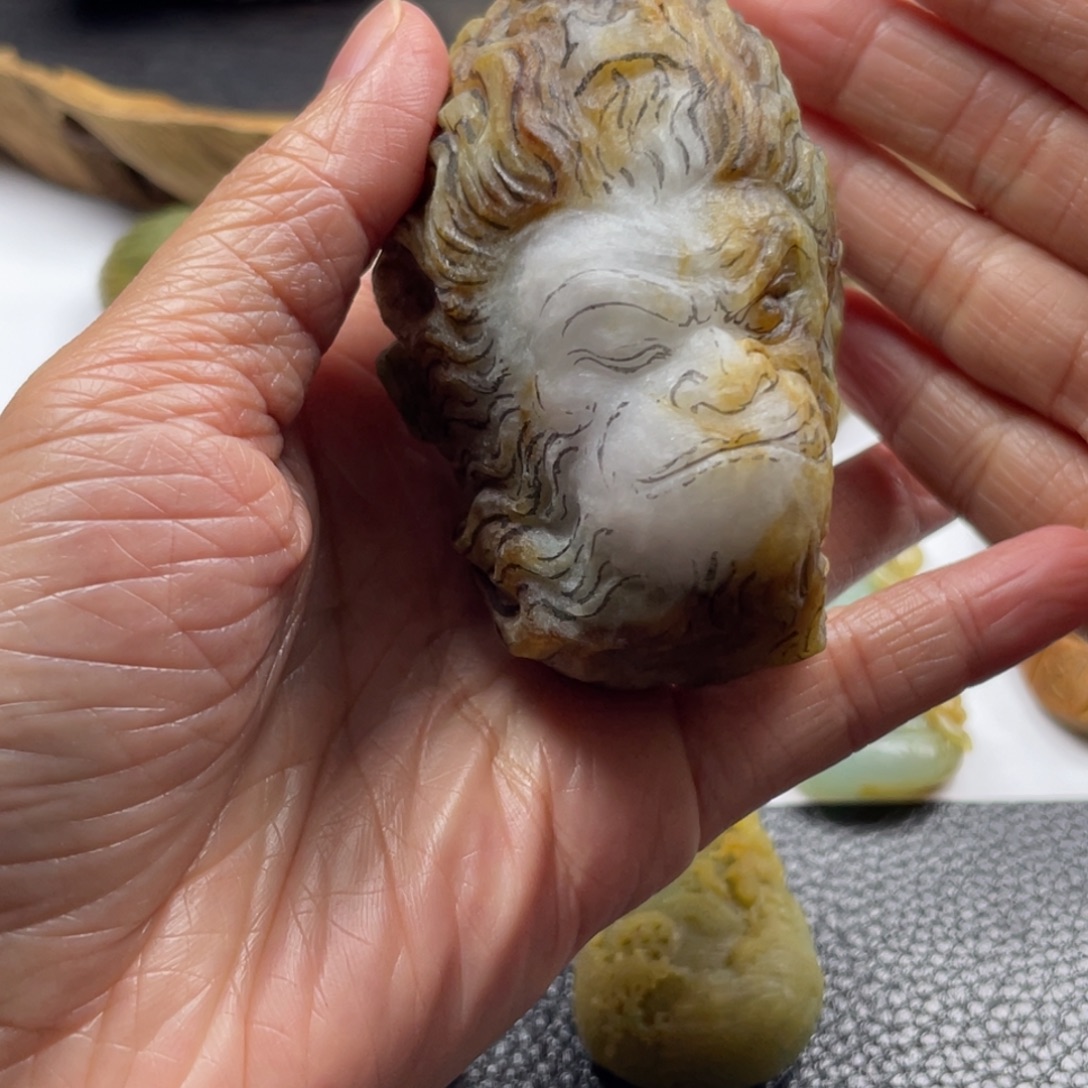 R***l定制翡翠未镶嵌美猴王