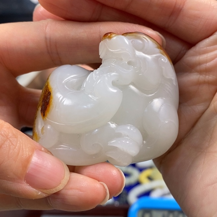 岁***嵘和田玉未镶嵌颈饰