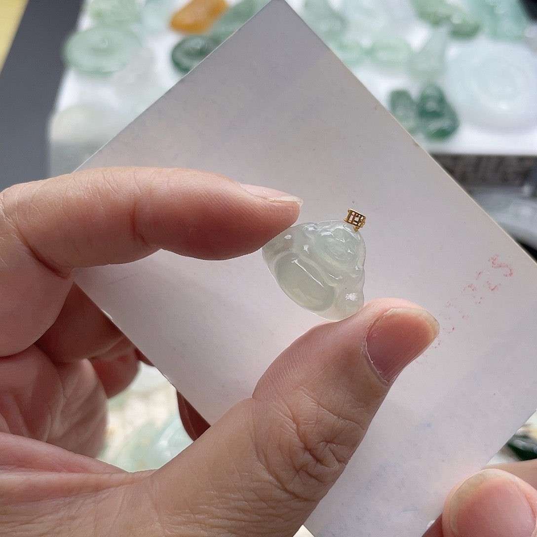 翡翠未镶嵌颈饰小佛公
