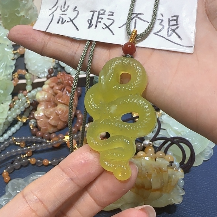 蛇纹石玉吊坠合金