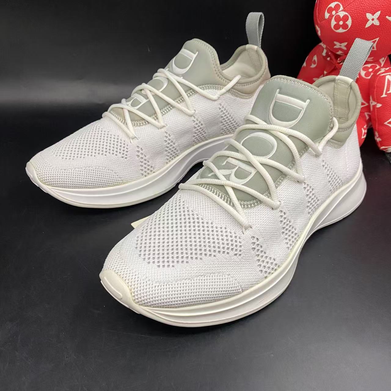 95新 DIOR/迪奥 白灰B25网孔休闲时尚舒适运动鞋40欧码kke215