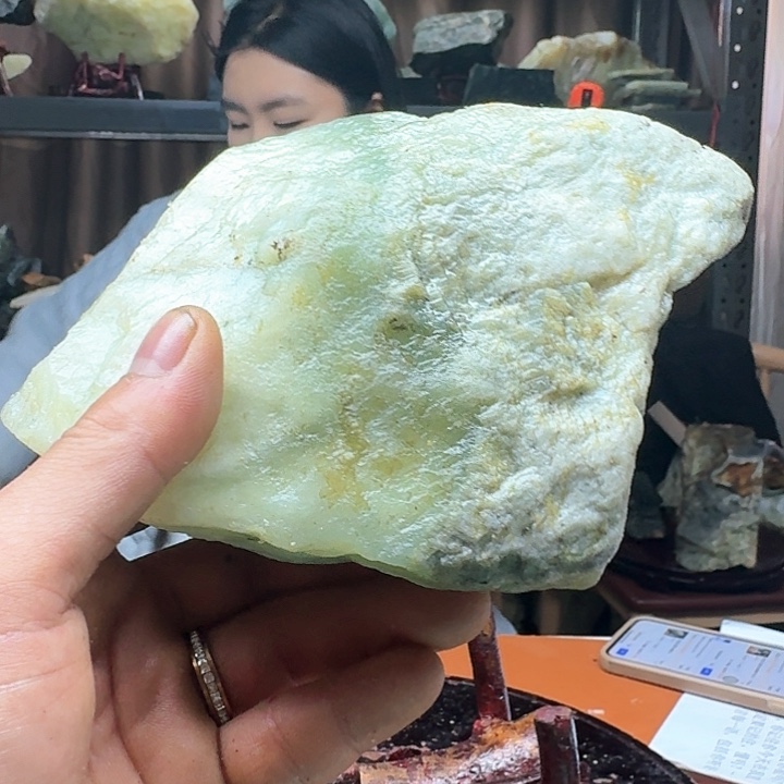 蛇纹石玉原石未镶嵌15