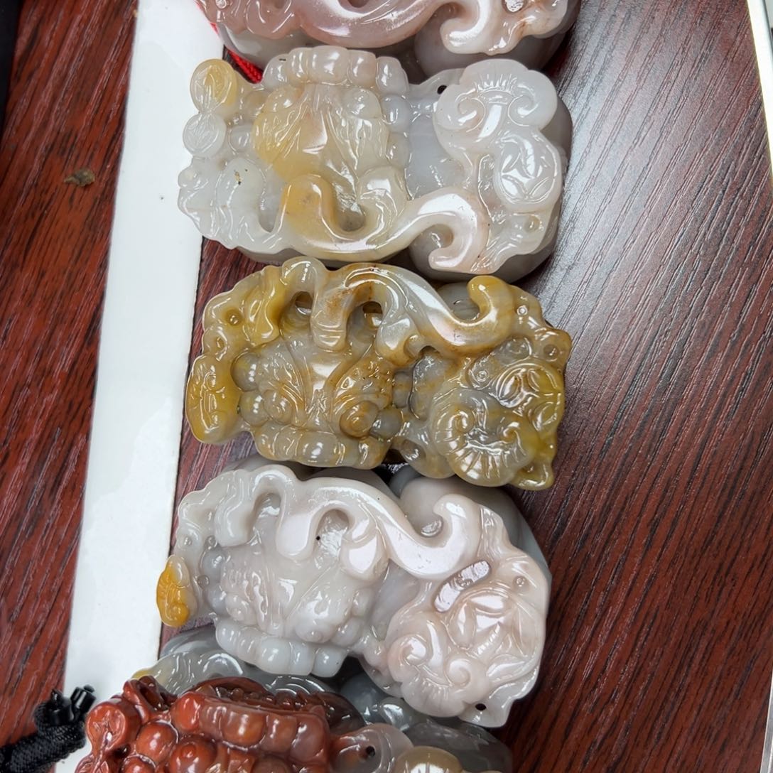 石英质玉（黄龙玉）未镶嵌黄龙玉