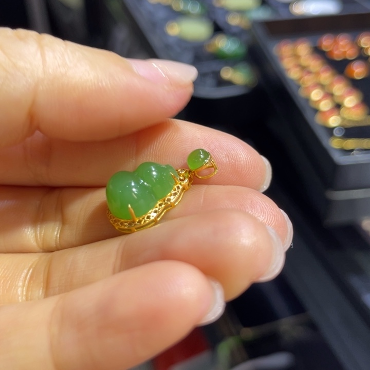 和田玉18K金镶嵌颈饰