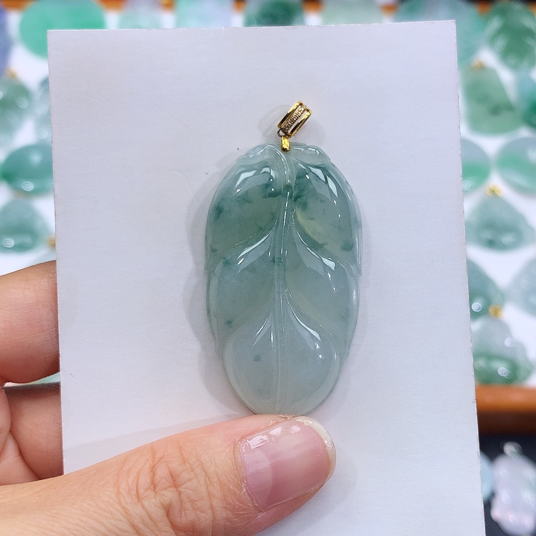 翡翠18K金镶嵌颈饰翡翠吊坠