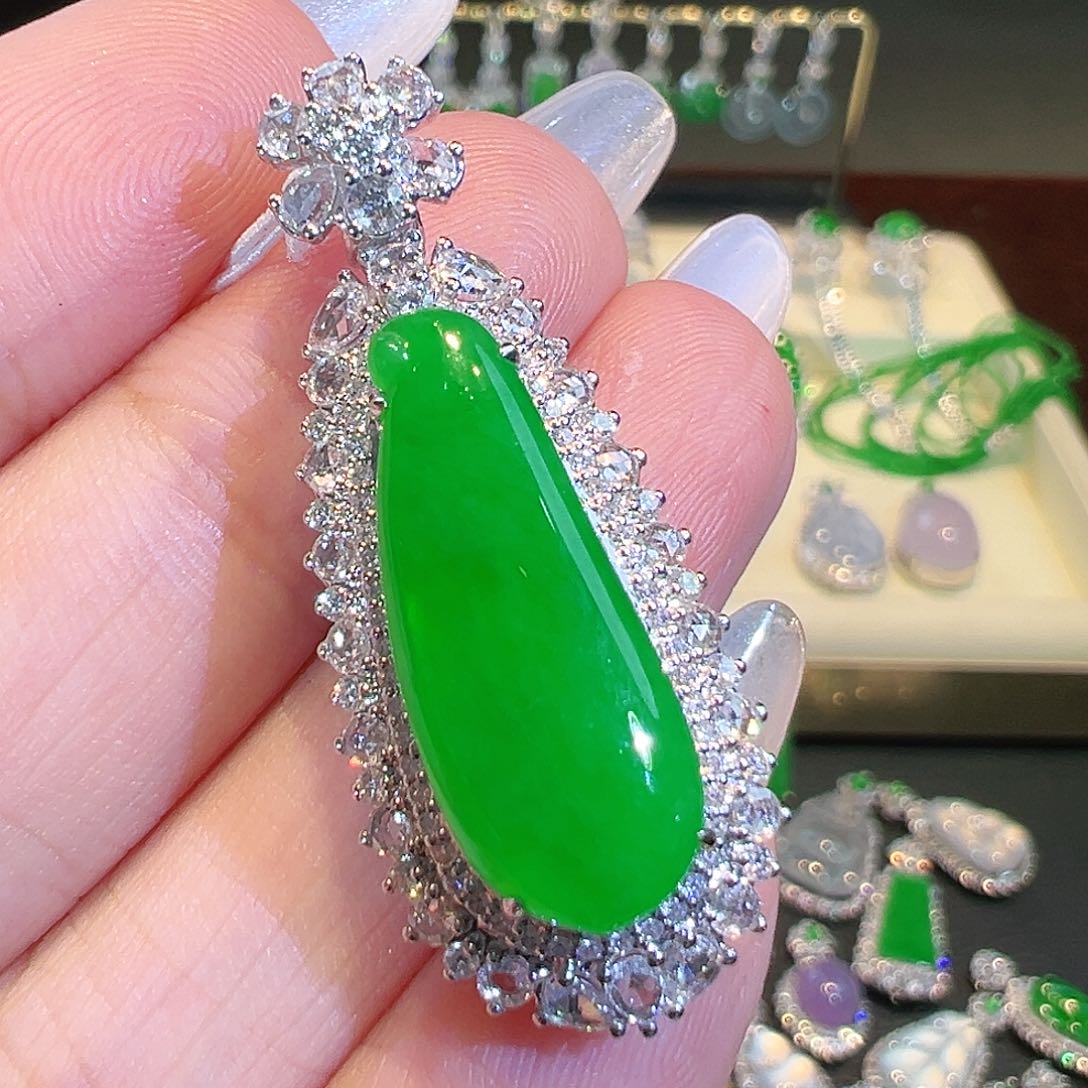 翡翠吊坠(不含链)18K金镶嵌翡翠