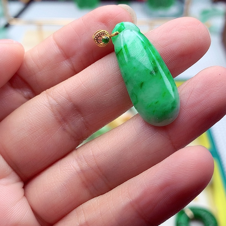 翡翠颈饰18K金镶嵌翡翠