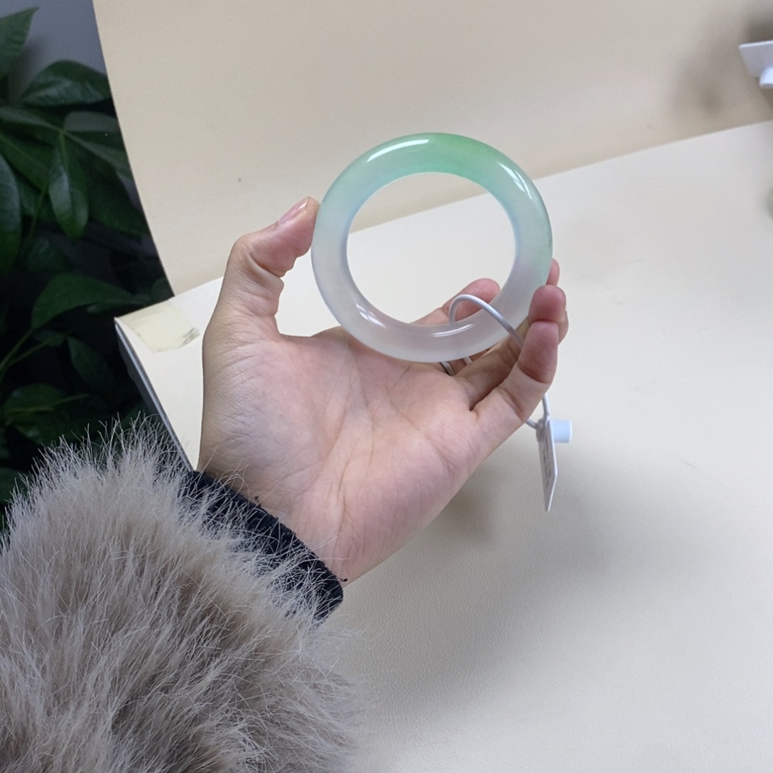 湫****玉时尚飘花手镯54湫