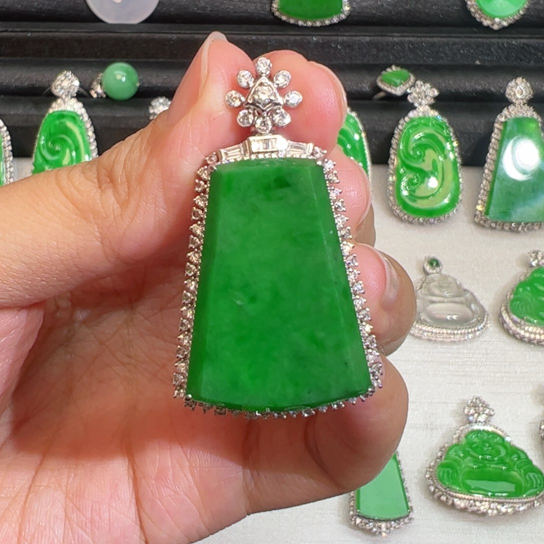 翡翠吊坠(不含链)18K金镶嵌