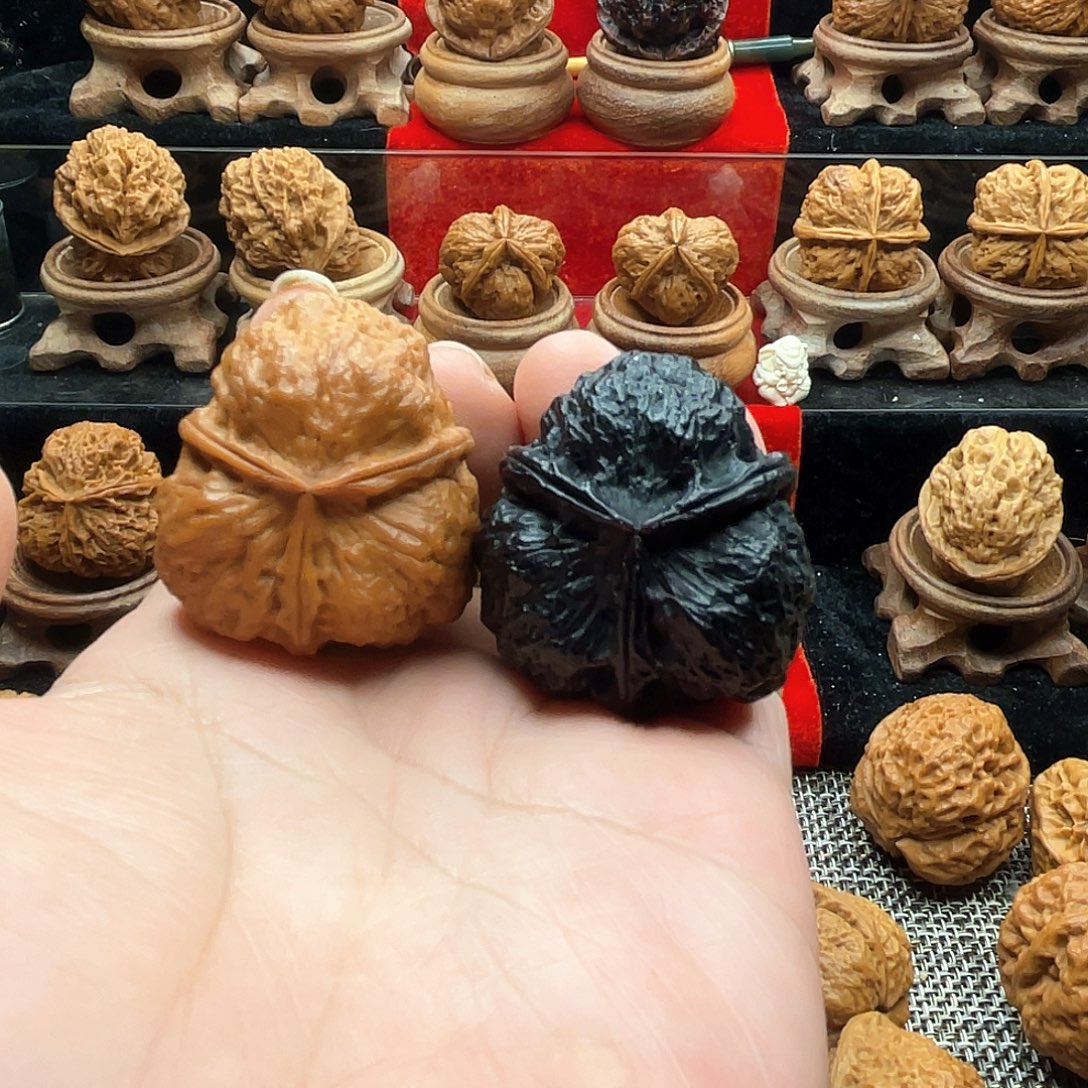 苏***主猴头核桃吊坠七星纹三棱