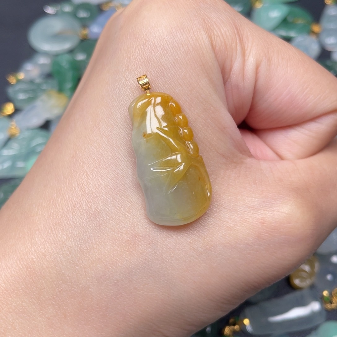 翡翠颈饰18K金镶嵌翡翠