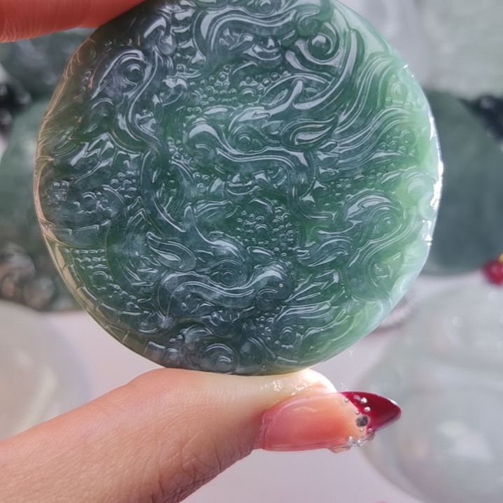 翡翠颈饰未镶嵌天然的A货翡翠多样性发货