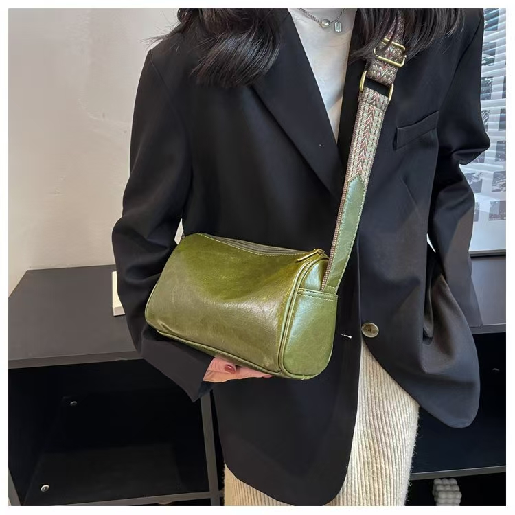 大容量包包女秋冬2025新款时尚单肩斜挎包高级质感小众设计枕头包