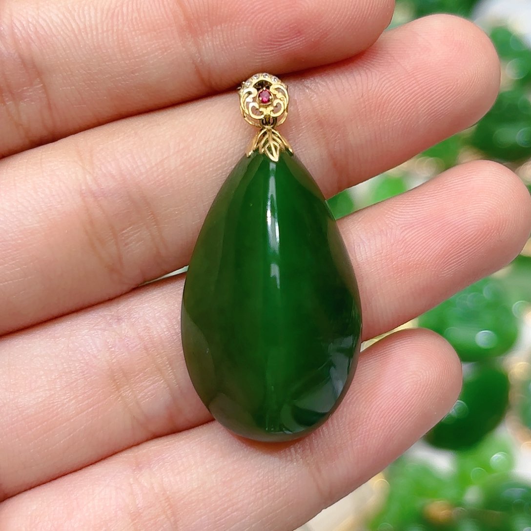 和田玉（碧玉）颈饰18K金镶嵌