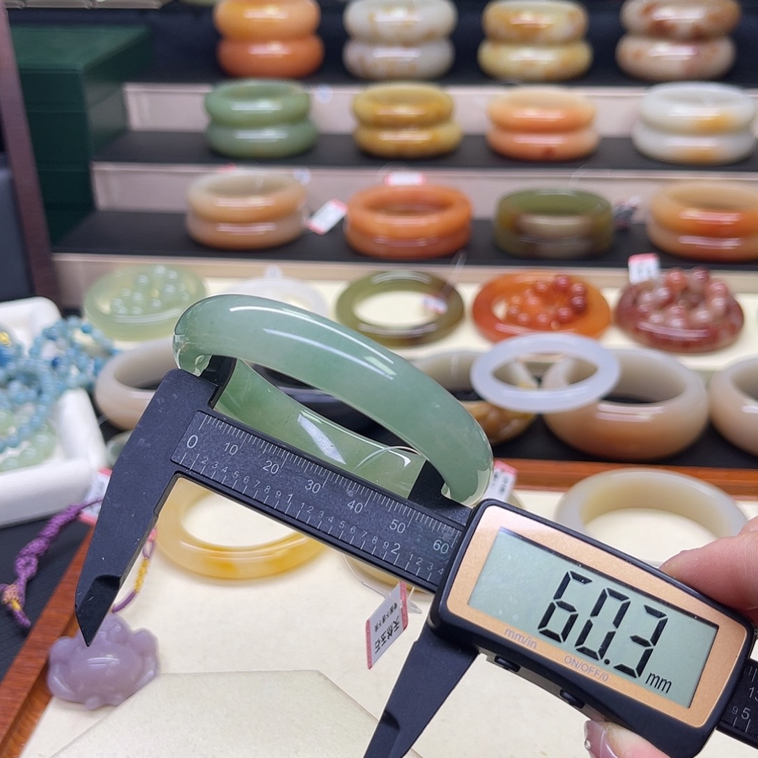 石英岩玉未镶嵌手镯1号