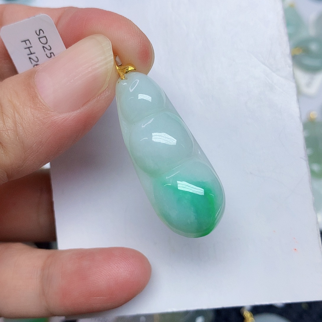 翡翠18K金镶嵌颈饰357789