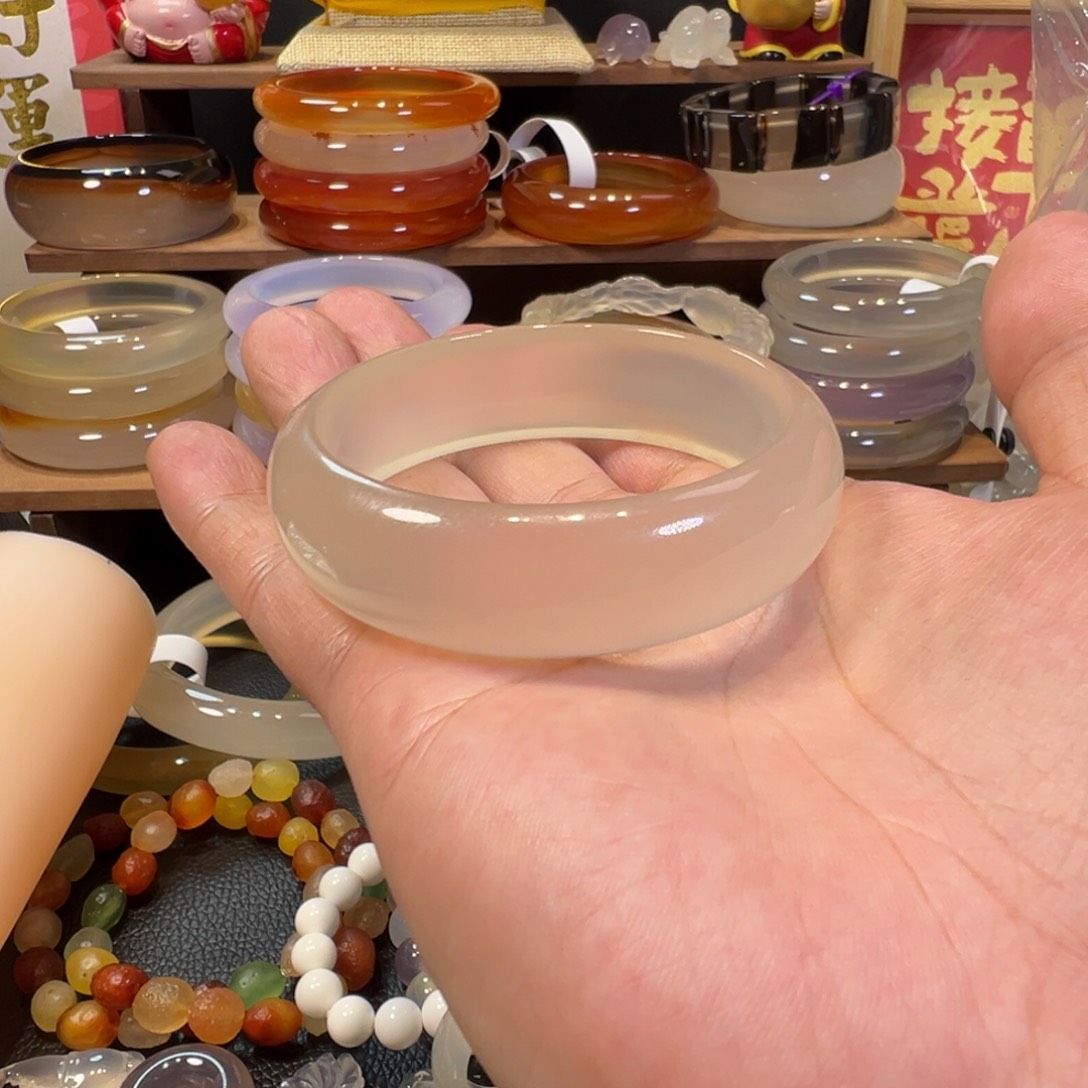 玛瑙/玉髓手镯未镶嵌大*?