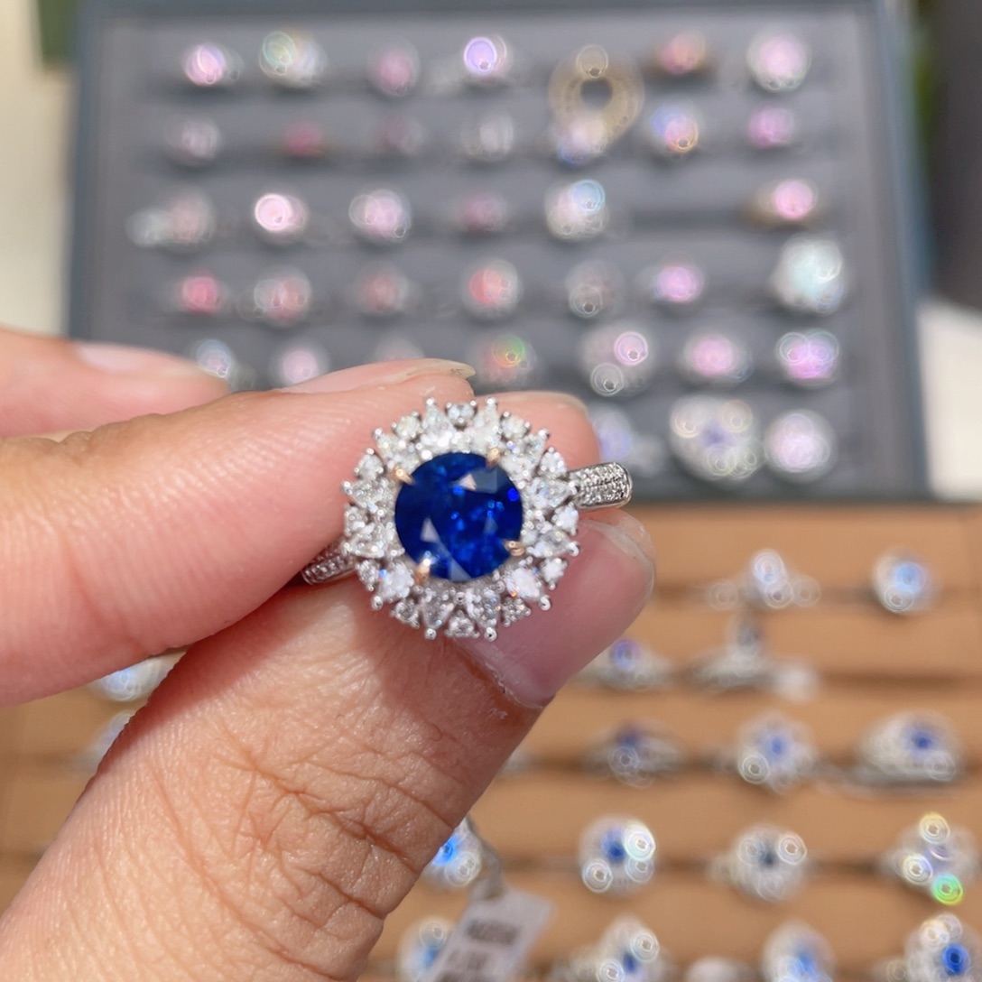 蓝宝石戒指18K金镶嵌1.6ct 皇家蓝