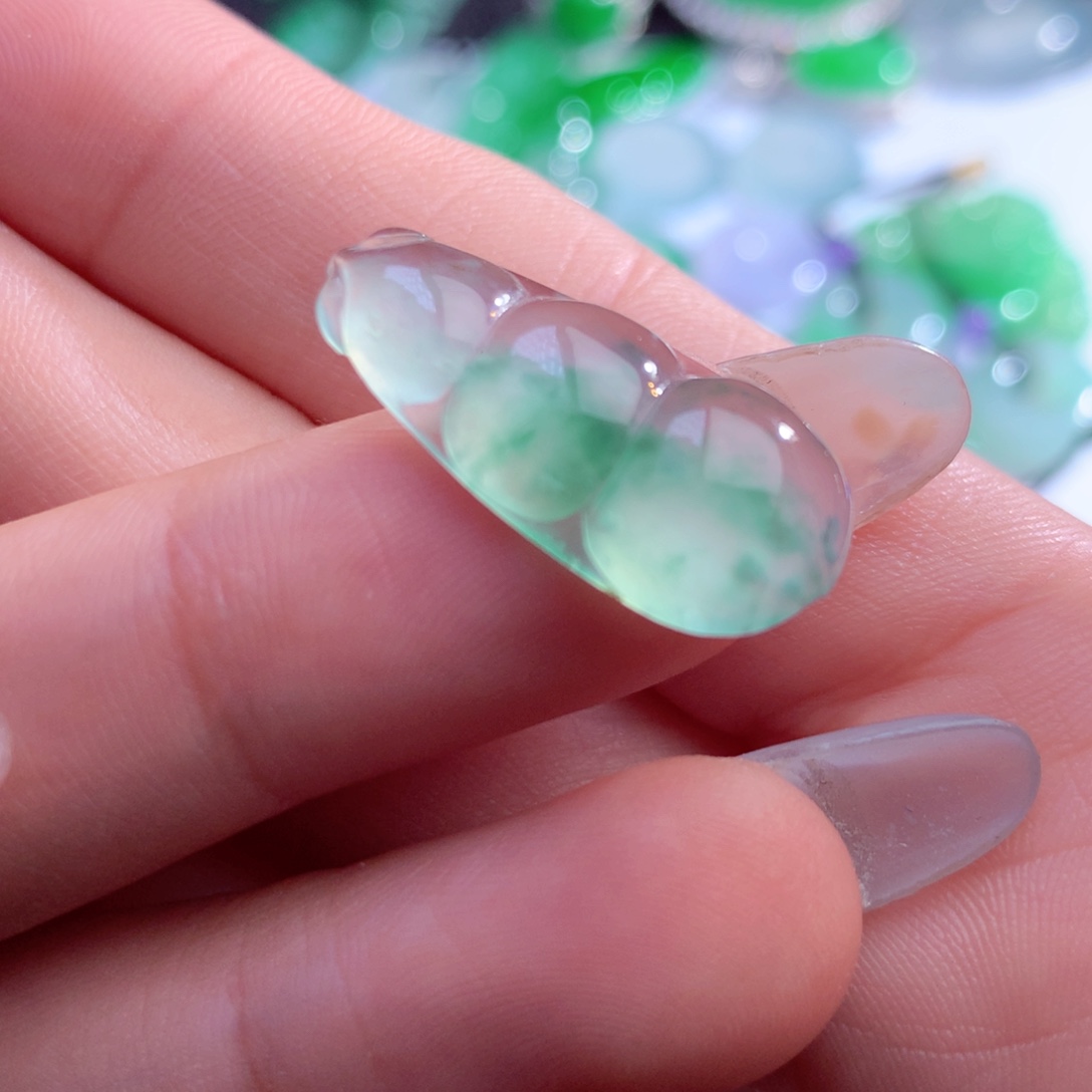 翡翠未镶嵌颈饰缅甸