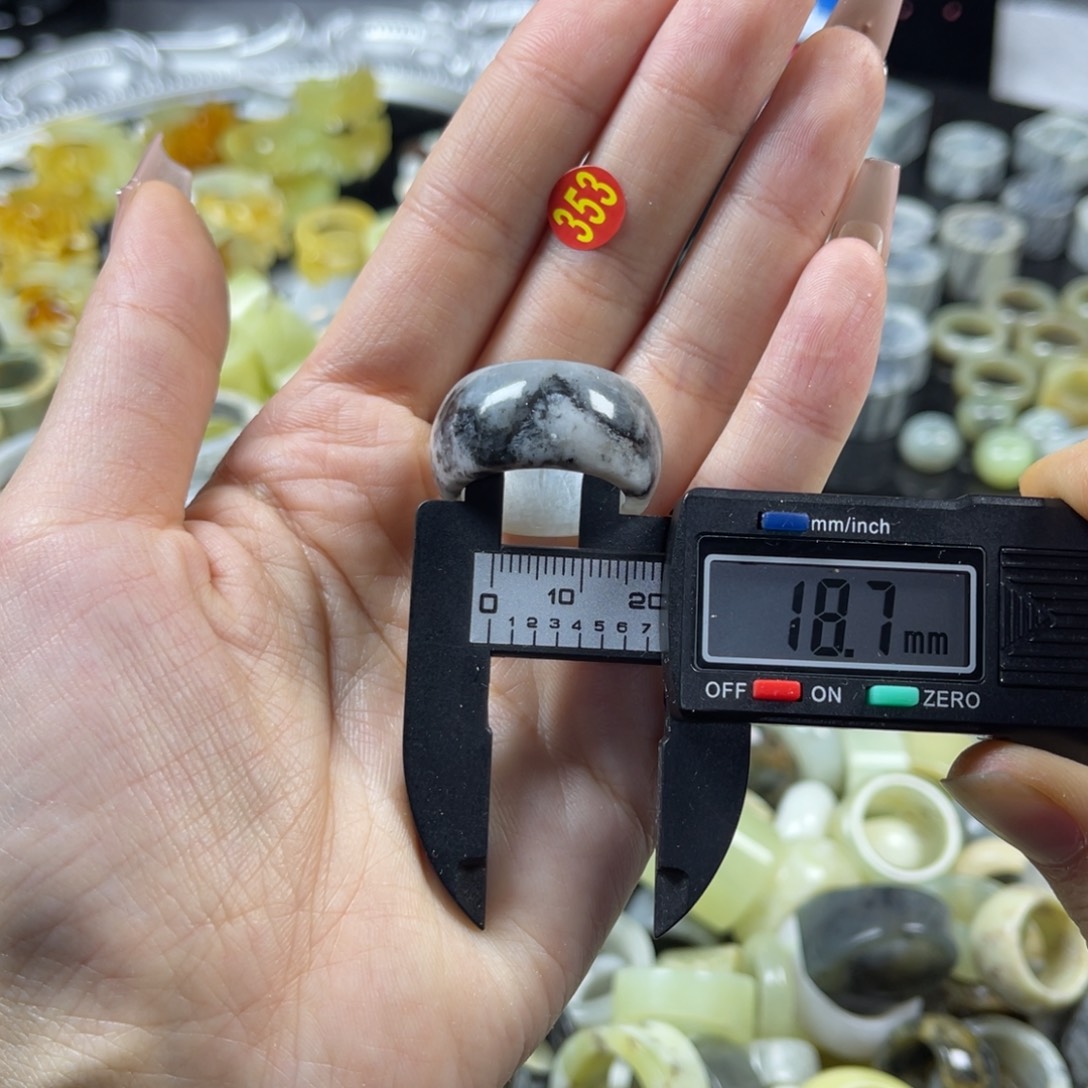 蛇纹石玉未镶嵌戒指