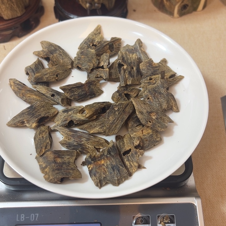 利***利沉香沉香碎屑红骨凹身高油薰香块料30克