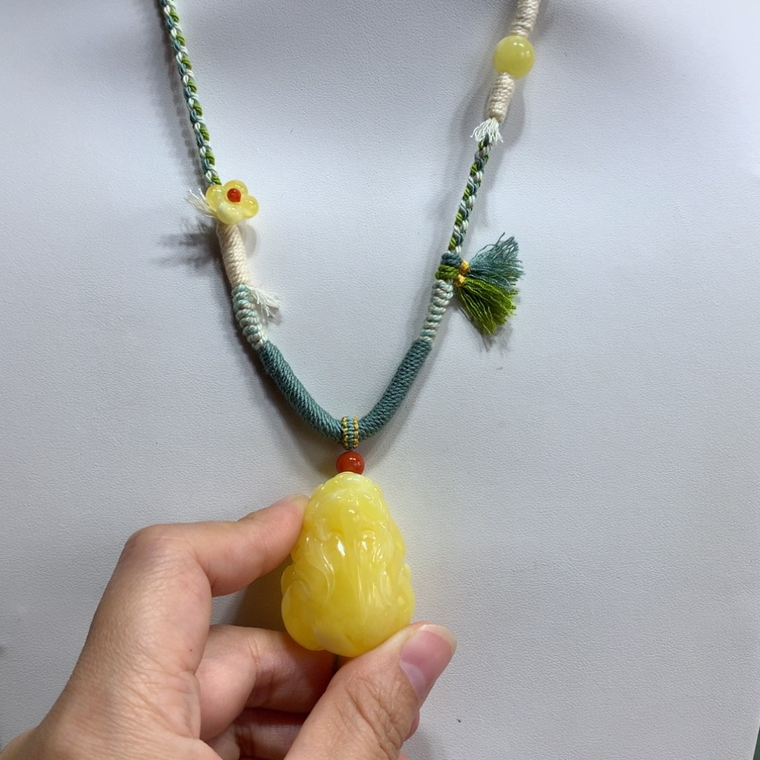 小***何蜜蜡未镶嵌颈饰貔貅