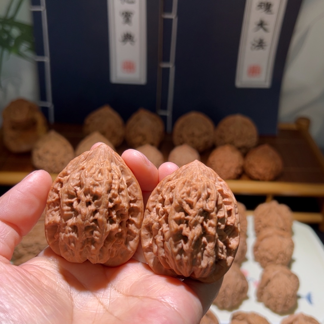 首***》文玩核桃把件天外陨铁