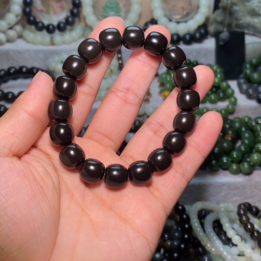 玉***人和田玉未镶嵌手链