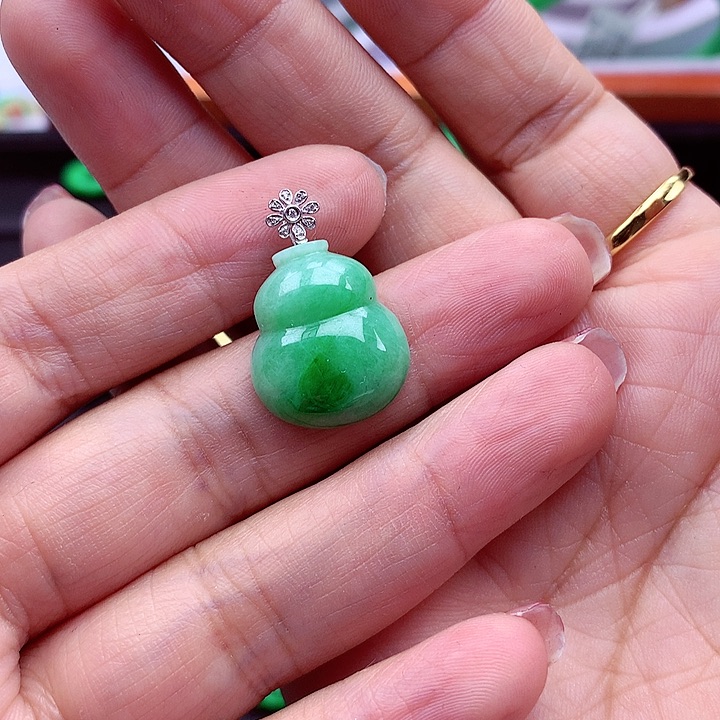 翡翠颈饰18K金镶嵌翡翠