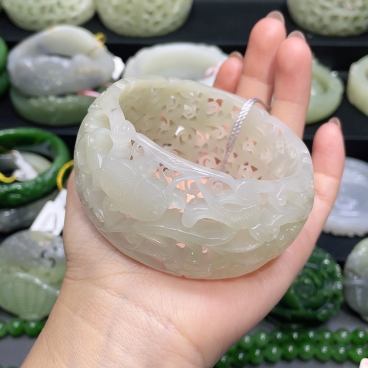 和田玉手镯62圈口 编号34未镶嵌